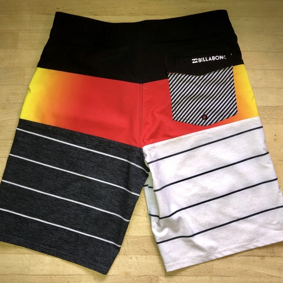 Billabong Boardshorts - Picture 2 of 2